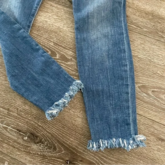 Joe's The Icon Mid Rise Skinny Ankle Raw Hem
Skinny Jeans Size 28 - Picture 4 of 9